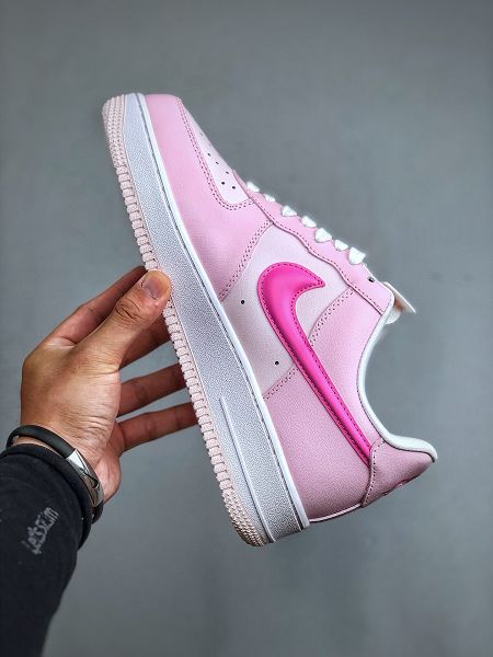 Nike Air Force 1 Low 07 2024新款白粉色女鞋板鞋